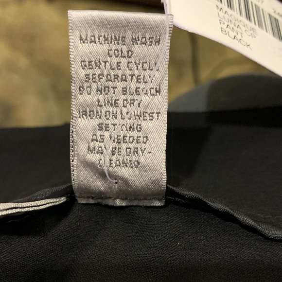 NWT CHICO's Black Magique Luna Cropped Pants - Picture 7 of 7